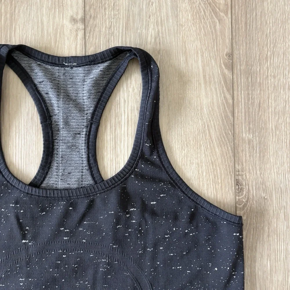 Lululemon Swiftly Tech Black Speckled Racerback Tank Top Shirt Size 8 Yoga‎ Gym